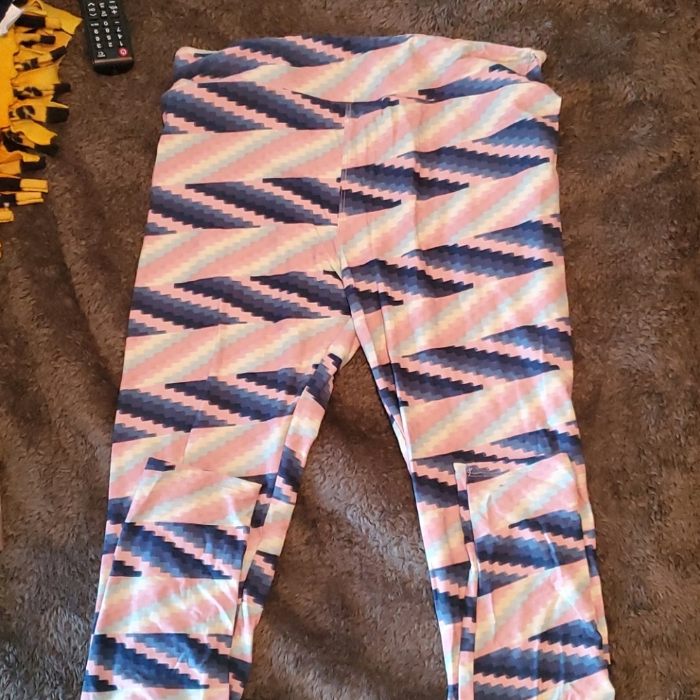 Lularoe TC (Tall Curvy) geometric leggings